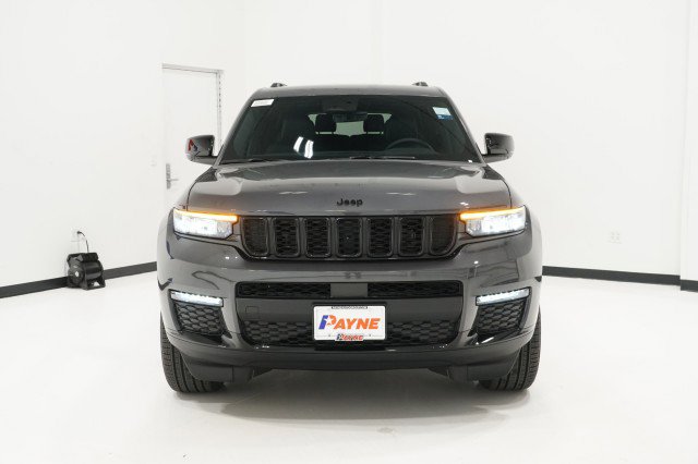 2025 Jeep Grand Cherokee Limited photo 2