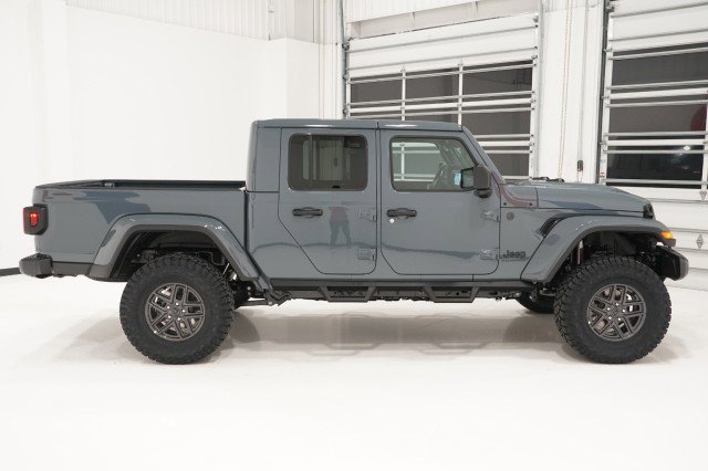 2025 Jeep Gladiator Sport S photo 4