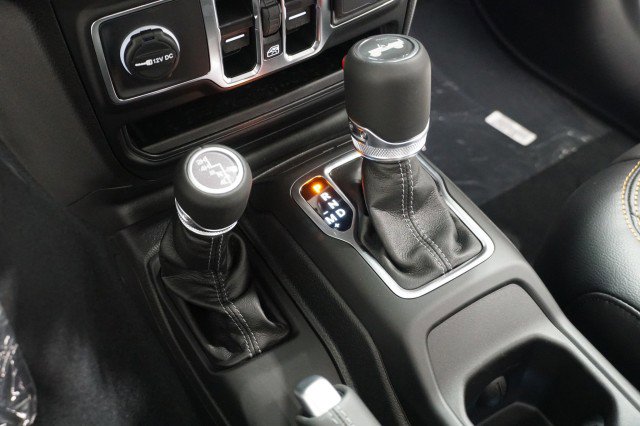 2025 Jeep Wrangler 4-Door Sahara - Photo 36