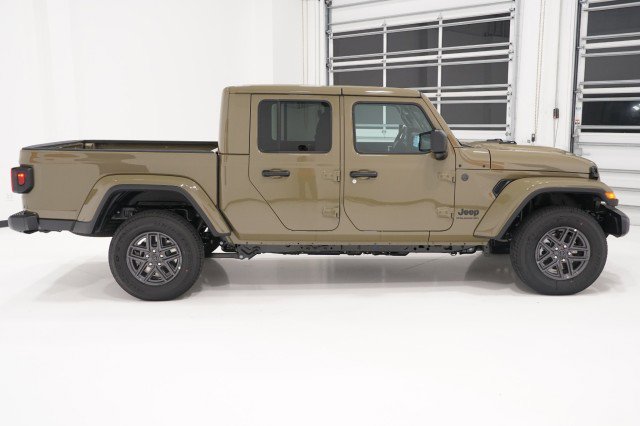 2025 Jeep Gladiator Sport S photo 4