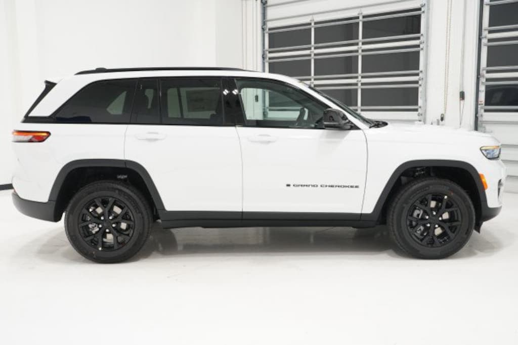 New 2025 Jeep Grand Cherokee ALTITUDE X 4X2 Sport Utility