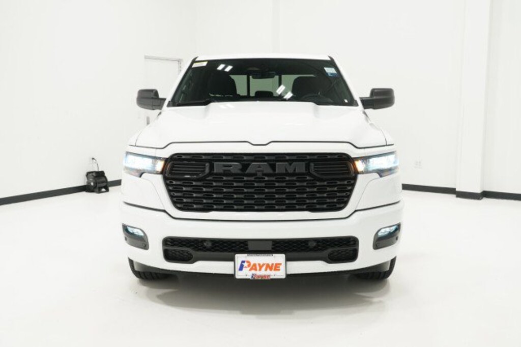 New 2026 Ram 1500 EXPRESS CREW CAB 4X2 5'7 BOX Pickup