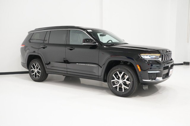 2025 Jeep Grand Cherokee Limited photo 3