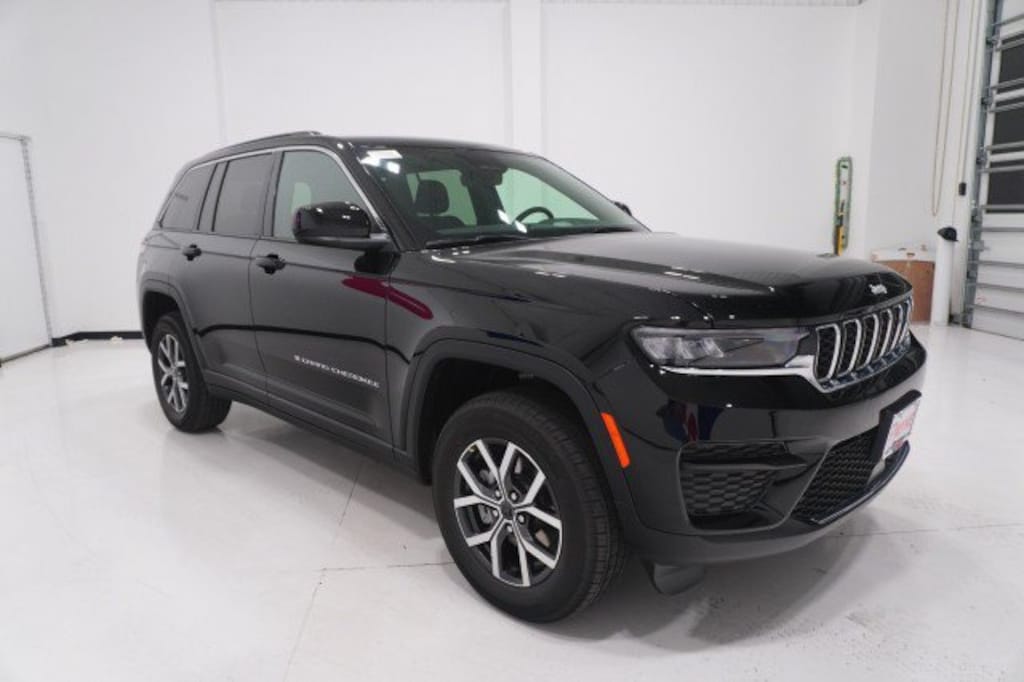 New 2027 Jeep Grand Cherokee Laredo X Sport Utility