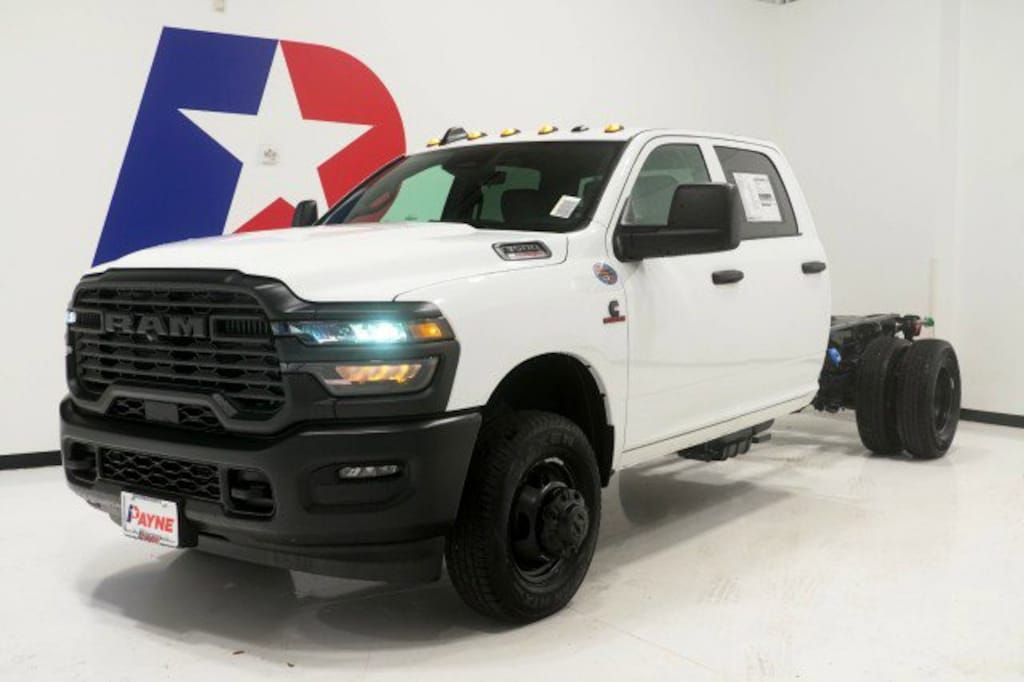 New 2026 Ram 3500 Chassis Cab TRADESMAN CREW 4X4 60' CA Pickup