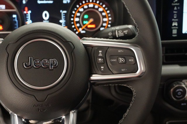 2025 Jeep Wrangler 4-Door Sahara - Photo 30