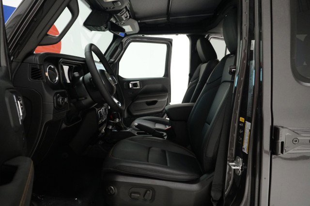 2025 Jeep Wrangler 4-Door Sahara - Photo 19