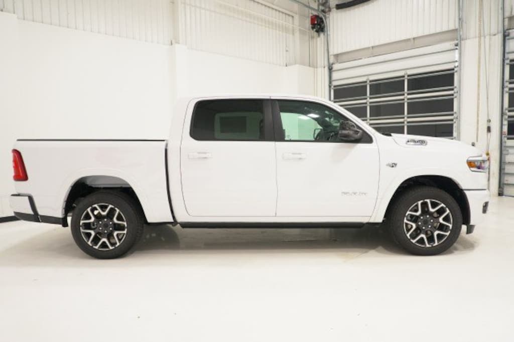 New 2026 Ram 1500 LARAMIE CREW CAB 4X4 5'7 BOX Pickup