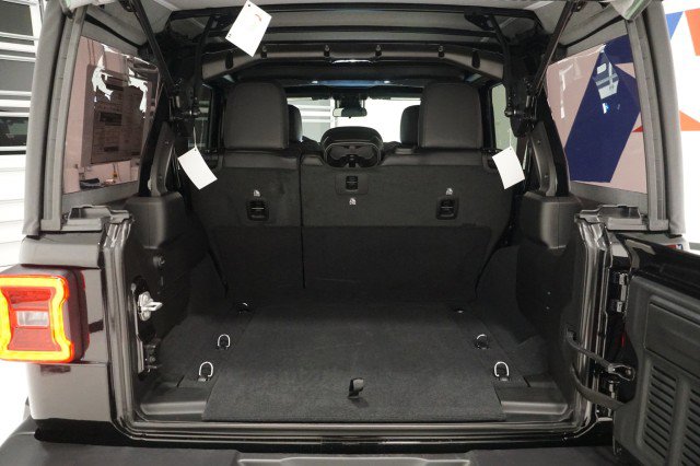 2025 Jeep Wrangler 4-Door Sahara - Photo 9