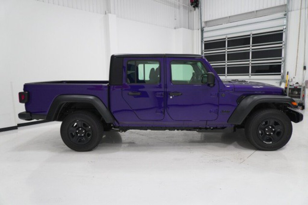 New 2026 Jeep Gladiator SPORT 4X4 Pickup