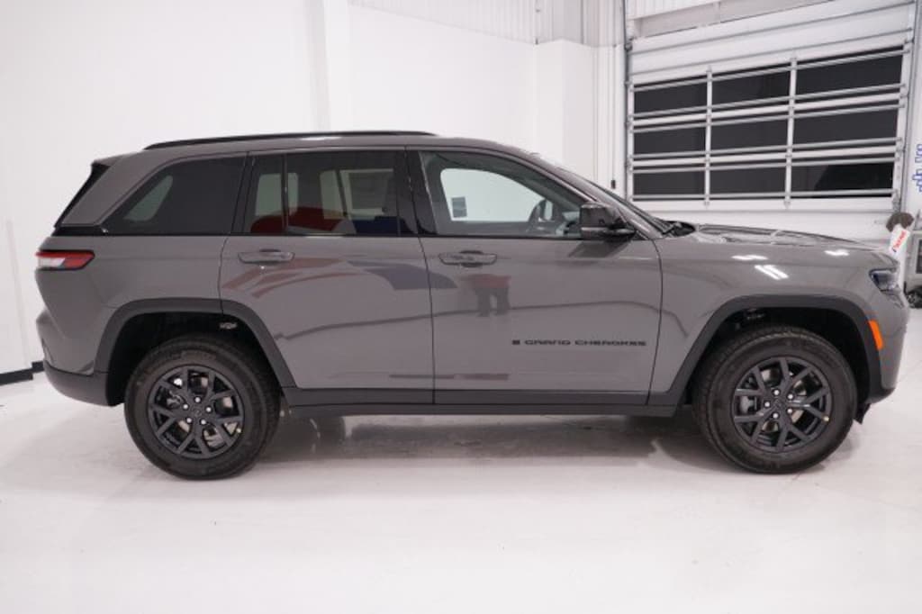 New 2027 Jeep Grand Cherokee Laredo Altitude Sport Utility