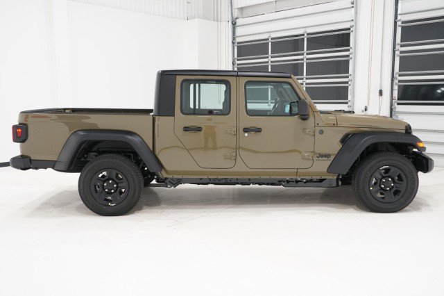 2026 Jeep Gladiator Sport photo 4