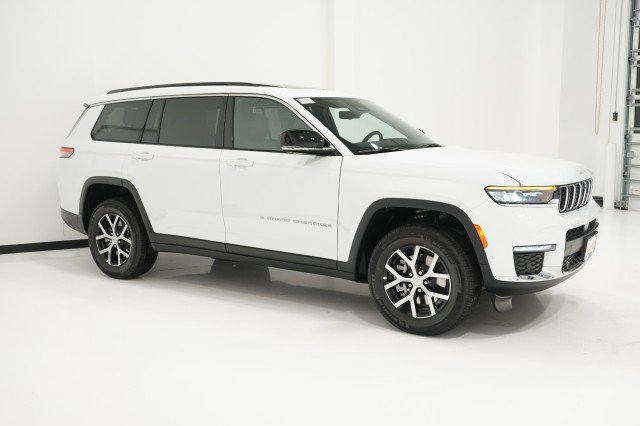 2025 Jeep Grand Cherokee Limited photo 3
