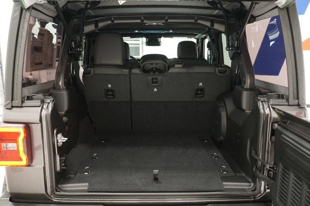 2025 Jeep Wrangler 4-Door Sahara - Photo 9
