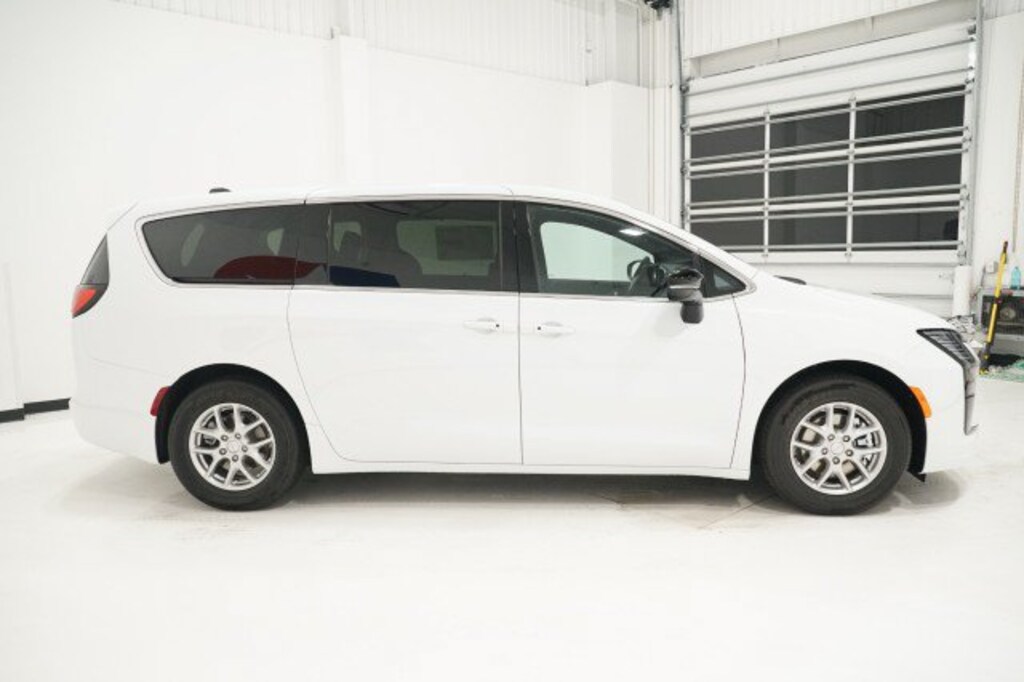 New 2027 Chrysler Pacifica SELECT Passenger Van
