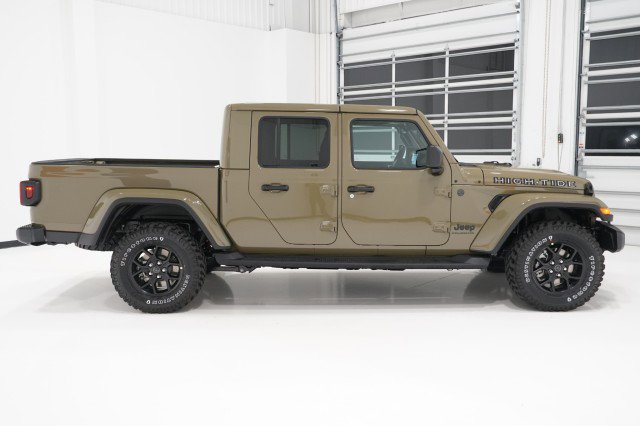 2025 Jeep Gladiator Sport photo 4