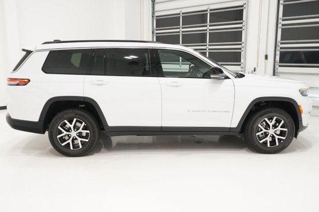 2025 Jeep Grand Cherokee Limited photo 4