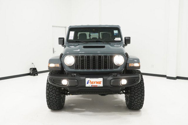 2025 Jeep Gladiator Sport S photo 2