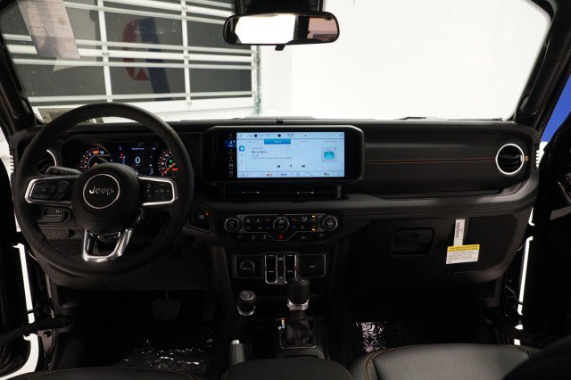 2025 Jeep Wrangler 4-Door Sahara - Photo 25