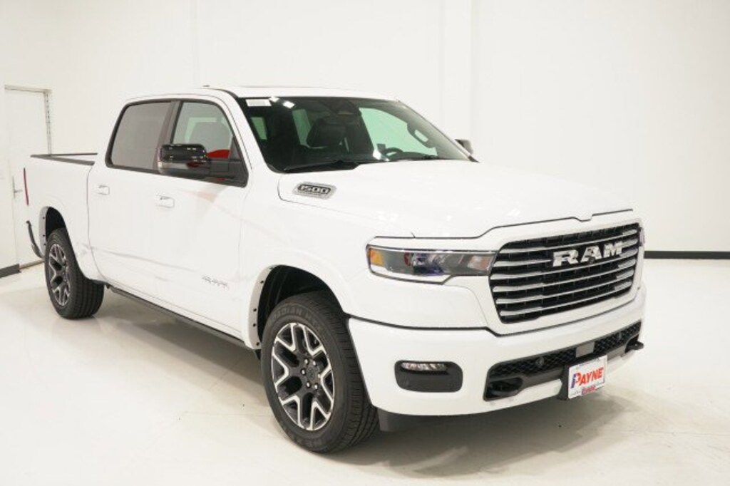 New 2026 Ram 1500 LARAMIE CREW CAB 4X4 5'7 BOX Pickup