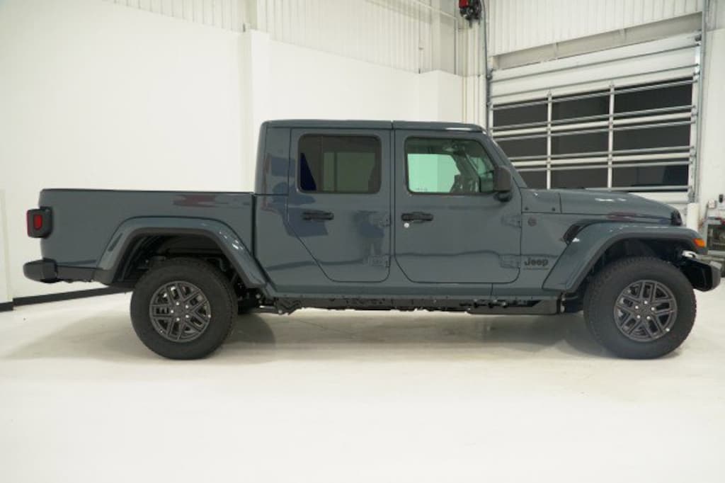 New 2026 Jeep Gladiator SPORT S 4X4 Pickup