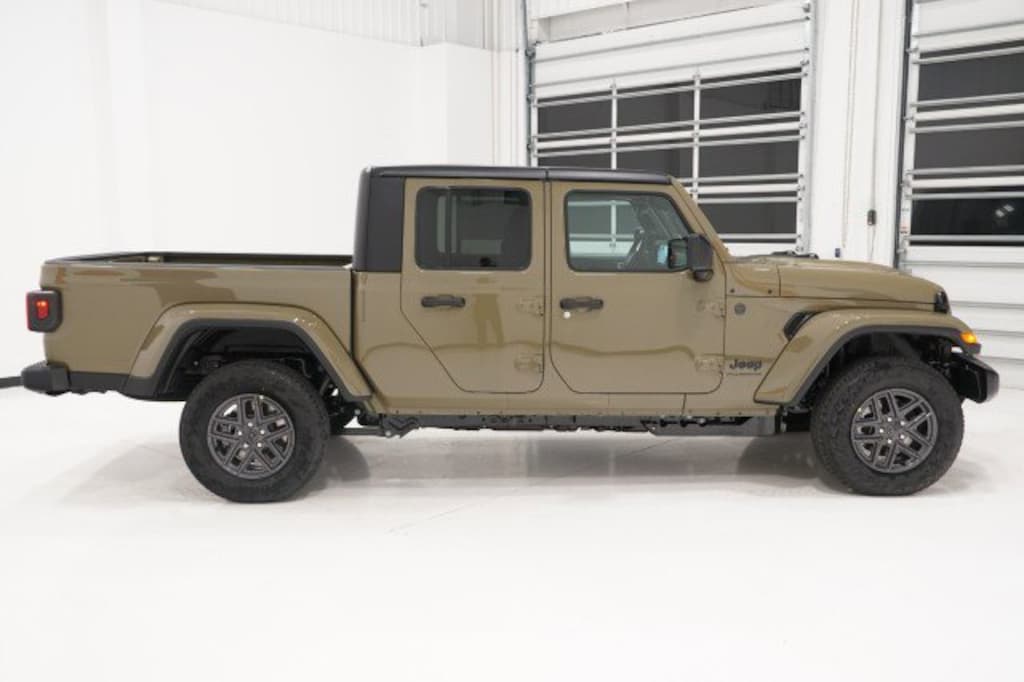 New 2026 Jeep Gladiator SPORT S 4X4 Pickup