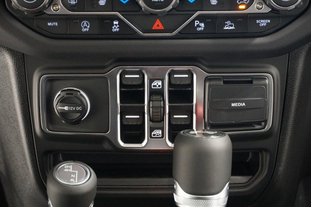 2025 Jeep Wrangler 4-Door Sahara - Photo 37
