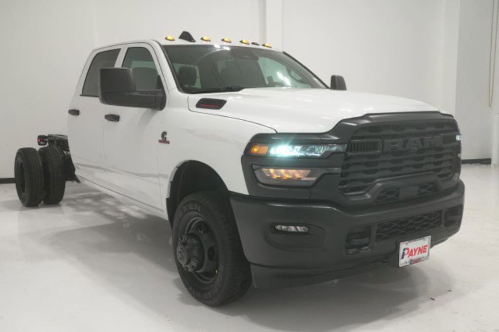 New 2026 Ram 3500 Chassis Cab TRADESMAN CREW 4X4 60' CA Pickup