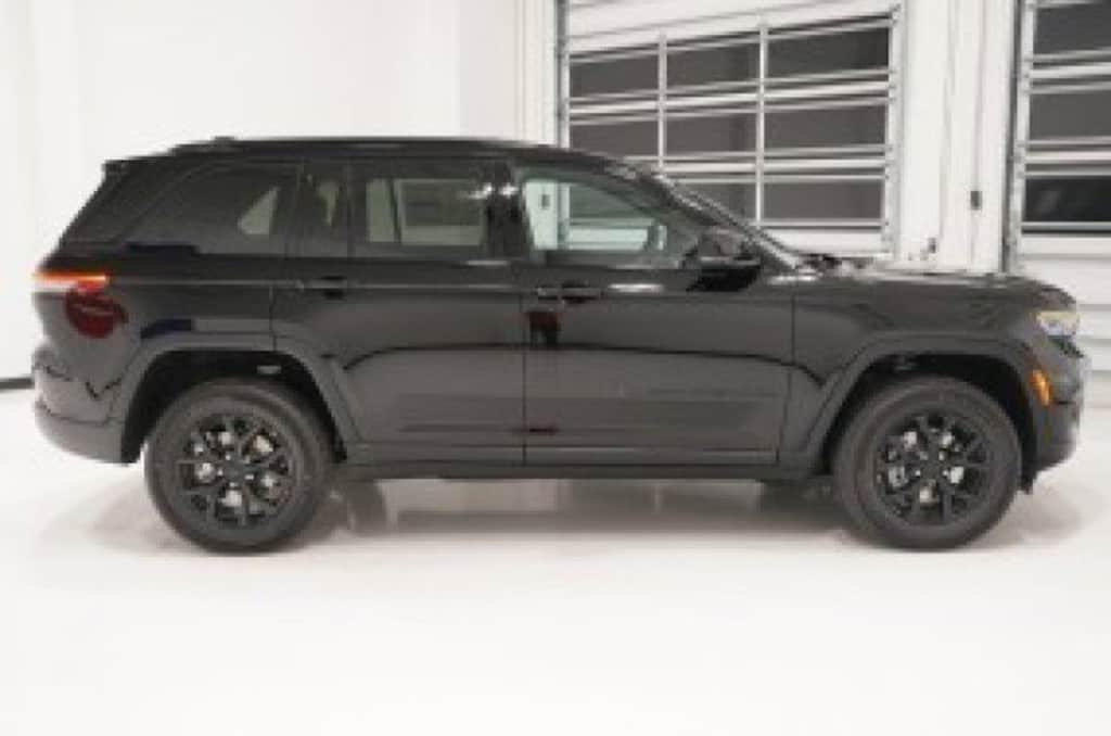 New 2026 Jeep Grand Cherokee LAREDO ALTITUDE 4X2 Sport Utility