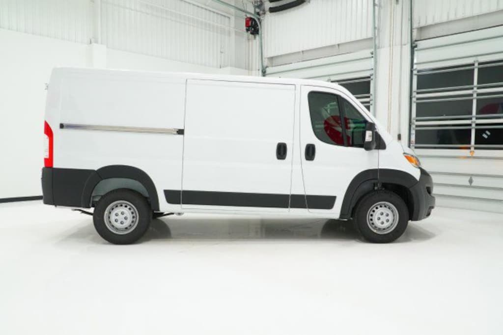 New 2025 Ram ProMaster PROMASTER 1500 TRADESMAN CARGO VAN LOW ROOF 136' W Cargo Van
