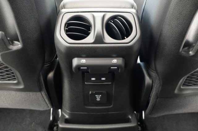 2025 Jeep Wrangler 4-Door Sahara - Photo 24