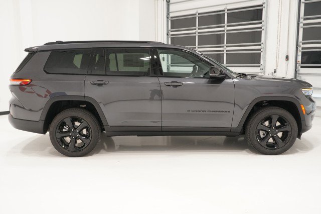 2025 Jeep Grand Cherokee Limited photo 4