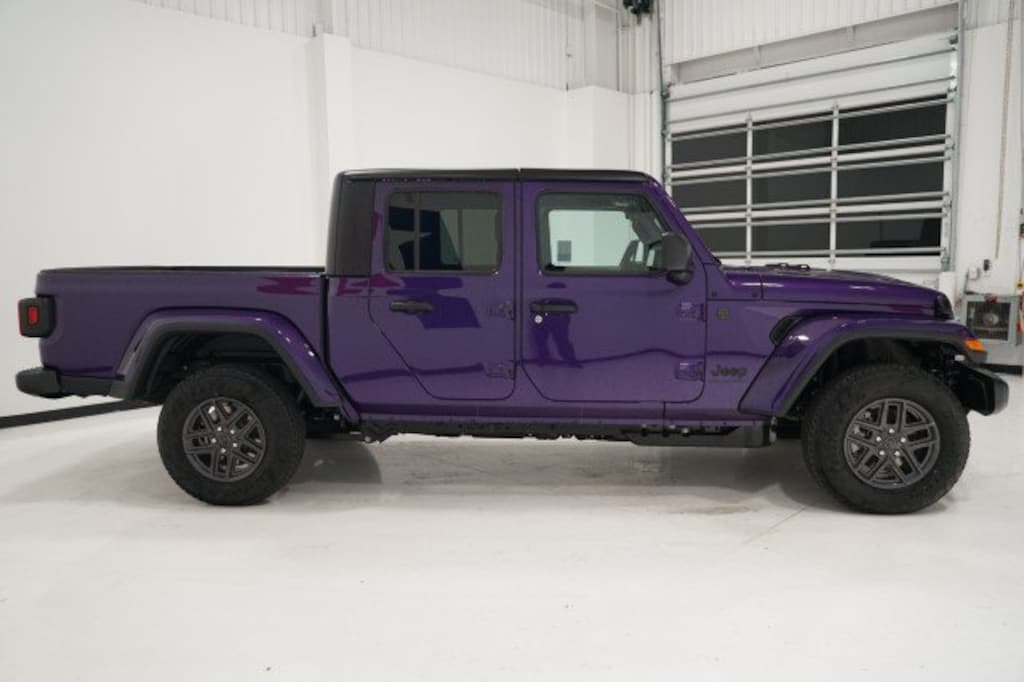 New 2026 Jeep Gladiator SPORT S 4X4 Pickup