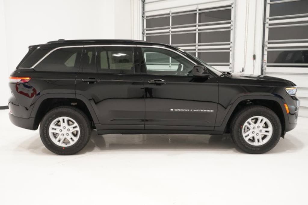 New 2025 Jeep Grand Cherokee LAREDO 4X2 Sport Utility