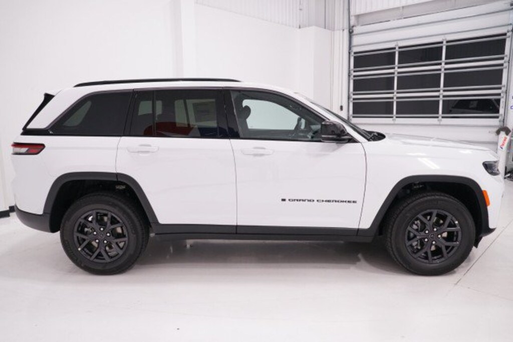 New 2027 Jeep Grand Cherokee Laredo Altitude Sport Utility