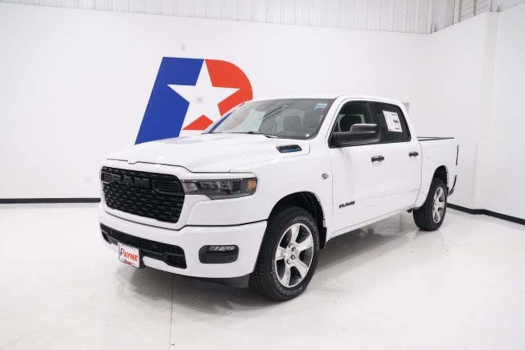 New 2026 Ram 1500 EXPRESS CREW CAB 4X2 5'7 BOX Pickup