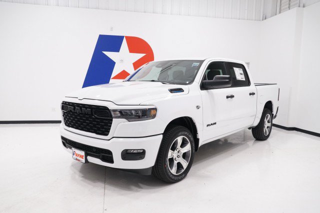 2026 Ram 1500 EXPRESS CREW CAB 4X2 5'7 BOX Pickup