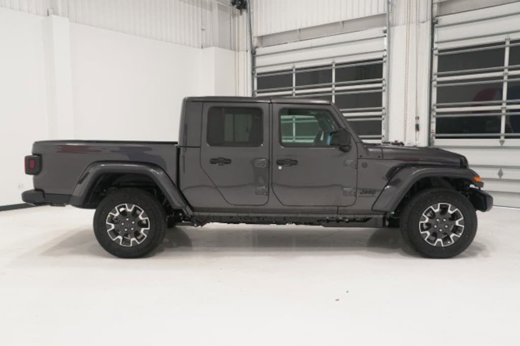 New 2026 Jeep Gladiator SAHARA 4X4 Pickup