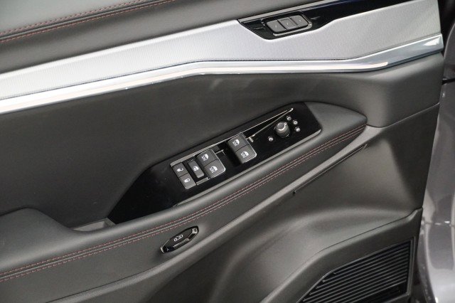 2025 Jeep Wagoneer S Launch Edition - Photo 17