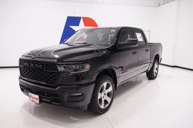 2027 Ram 1500 EXPRESS CREW CAB 4X2 5'7 BOX Pickup