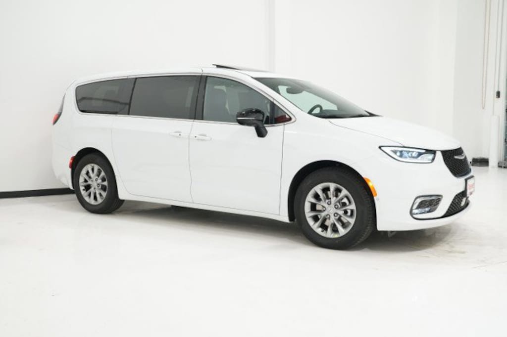 New 2026 Chrysler Pacifica LIMITED Passenger Van