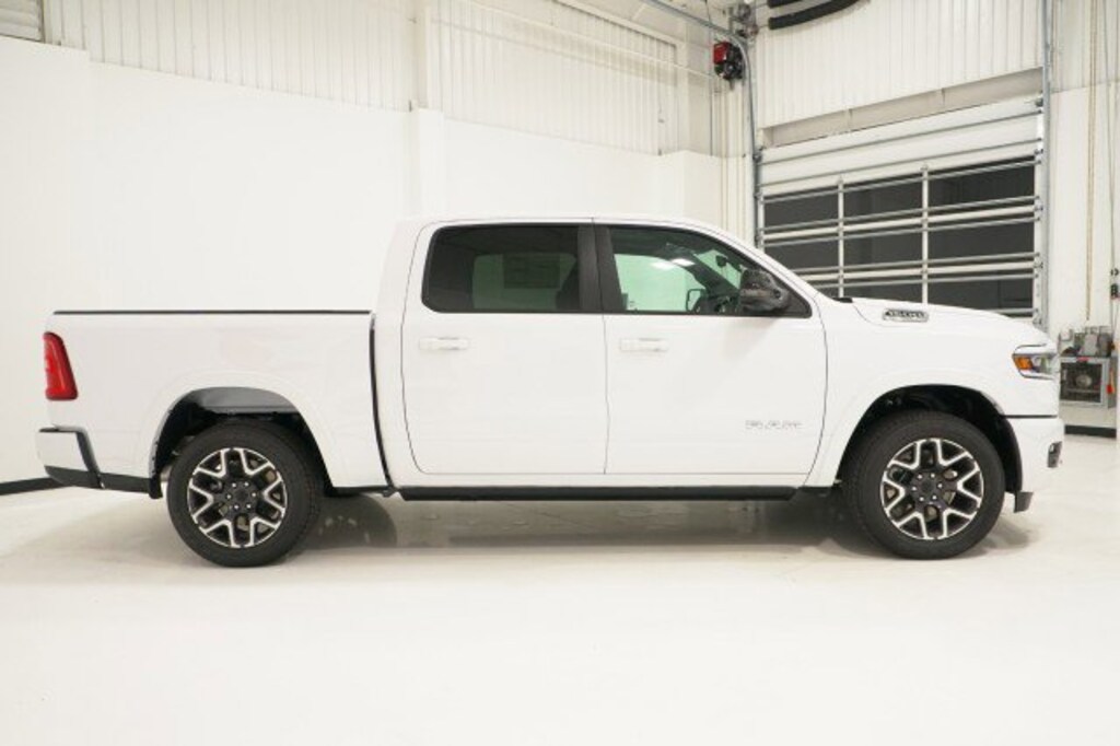 New 2026 Ram 1500 LARAMIE CREW CAB 4X4 5'7 BOX Pickup