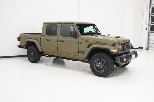 2025 Jeep Gladiator Sport S photo 3