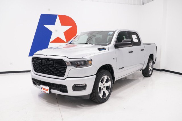 2026 Ram 1500 EXPRESS CREW CAB 4X2 5'7 BOX Pickup