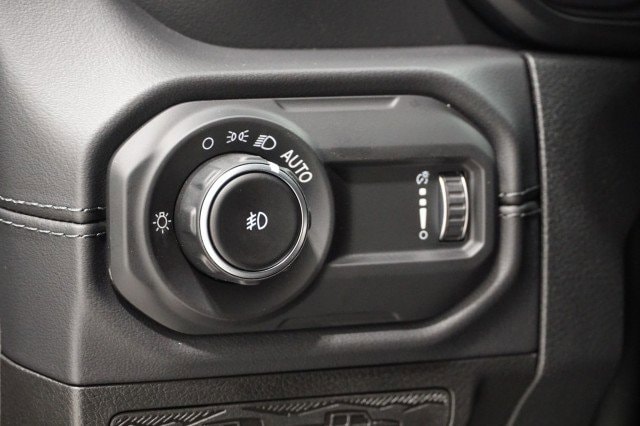 2025 Jeep Wrangler 4-Door Sahara - Photo 30