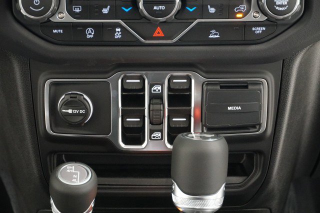 2025 Jeep Wrangler 4-Door Sahara - Photo 35