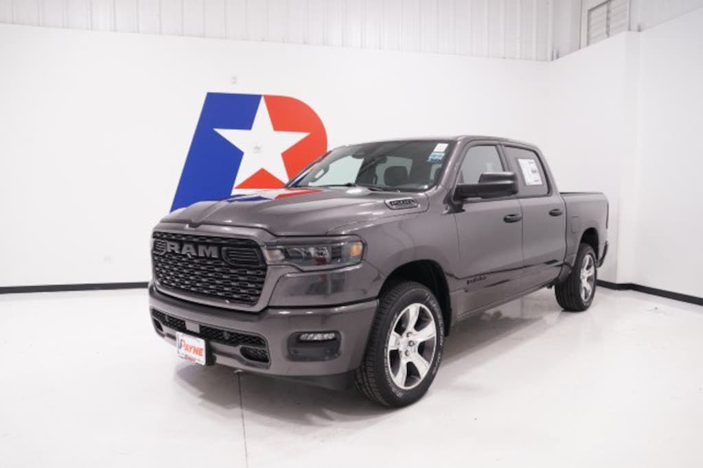 New 2026 Ram 1500 EXPRESS CREW CAB 4X4 5'7 BOX Pickup