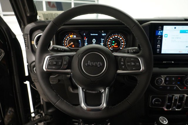 2025 Jeep Wrangler 4-Door Sahara - Photo 26