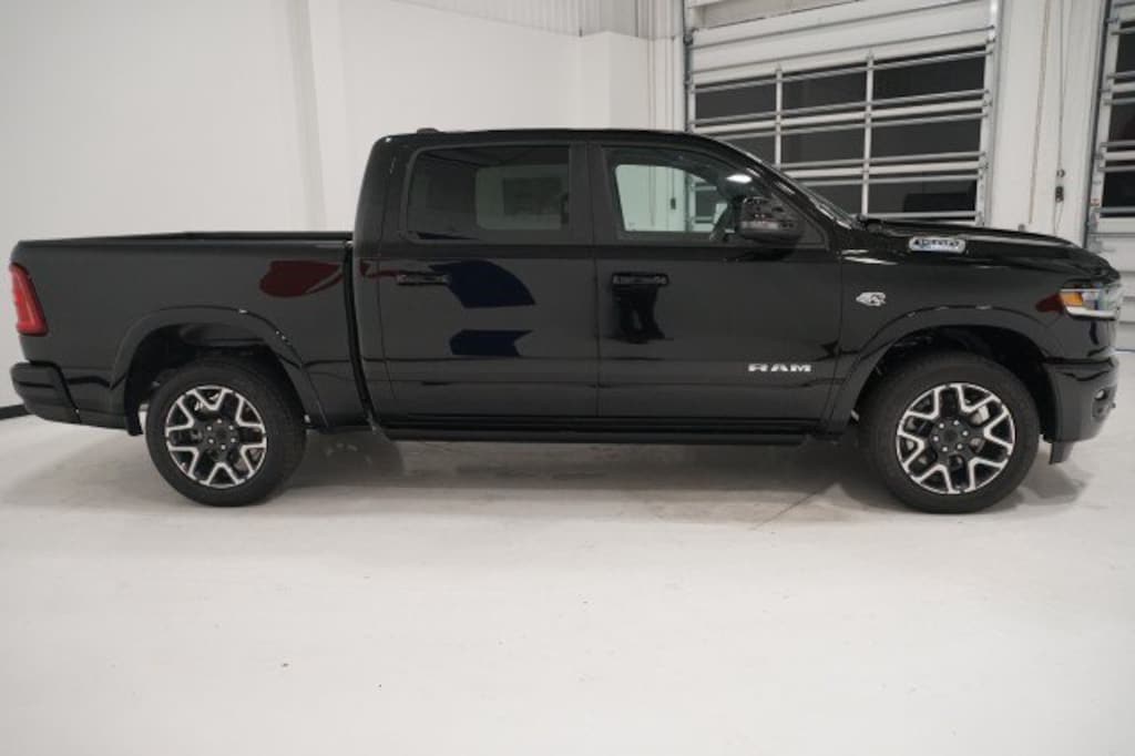 New 2026 Ram 1500 LARAMIE CREW CAB 4X4 5'7 BOX Pickup