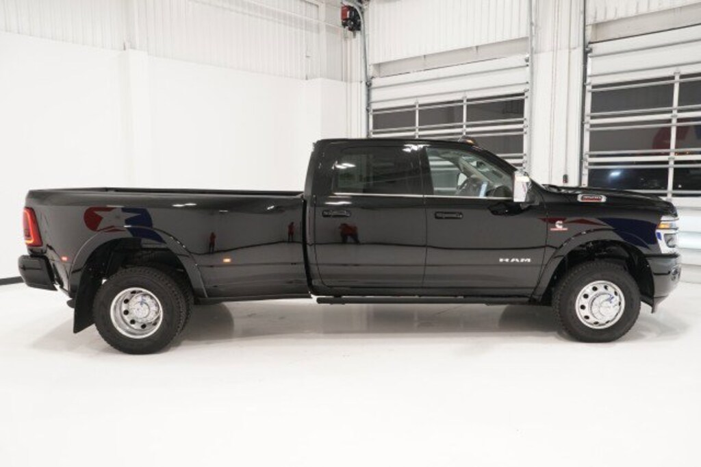 New 2025 Ram 3500 LIMITED LONGHORN CREW CAB 4X4 8' BOX Pickup